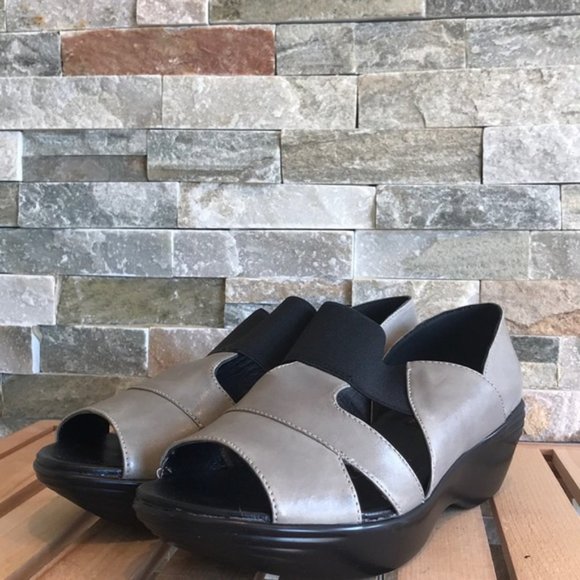 Everybody Women's Angela Sandals - Picture 2 of 6